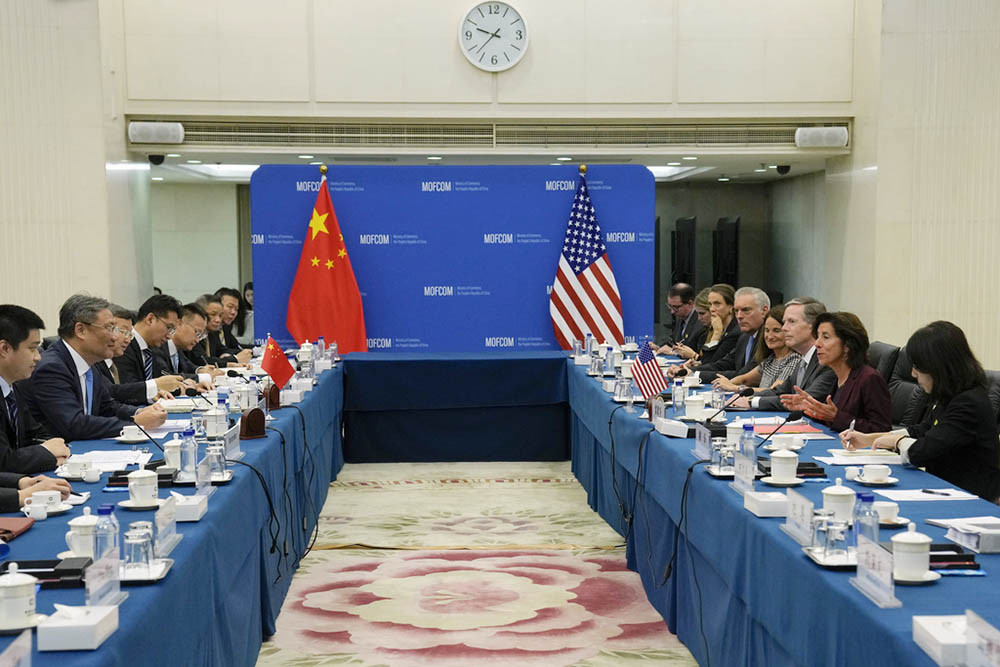 Top US, Chinese commerce officials express support for easier trade