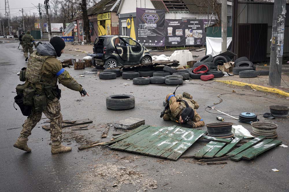 Ukrainian forces retake areas near Kyiv amid fear of traps