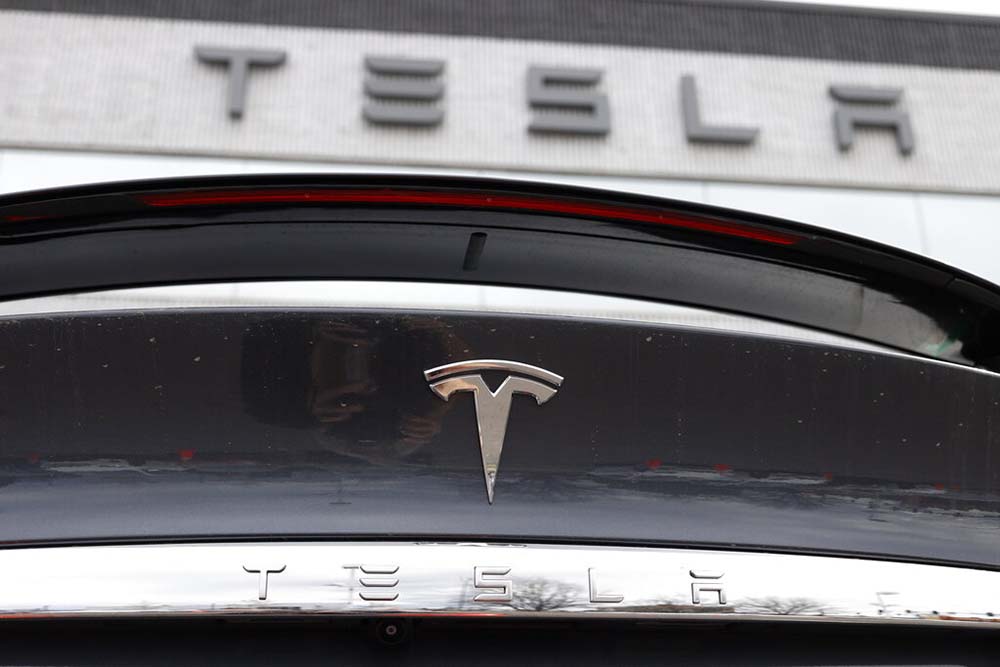 Tesla&#8217;s 2Q sales drop amid supply chain, pandemic problems