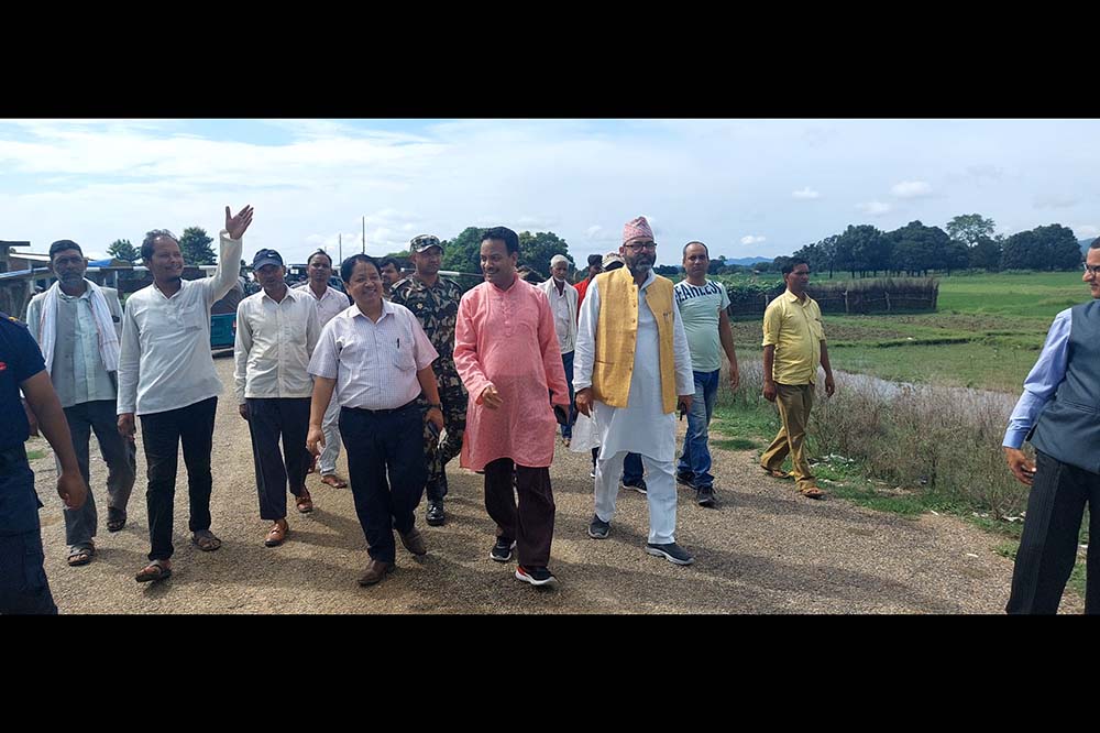 Sports Minister Gahatraj inspects drought-hit area in Banke