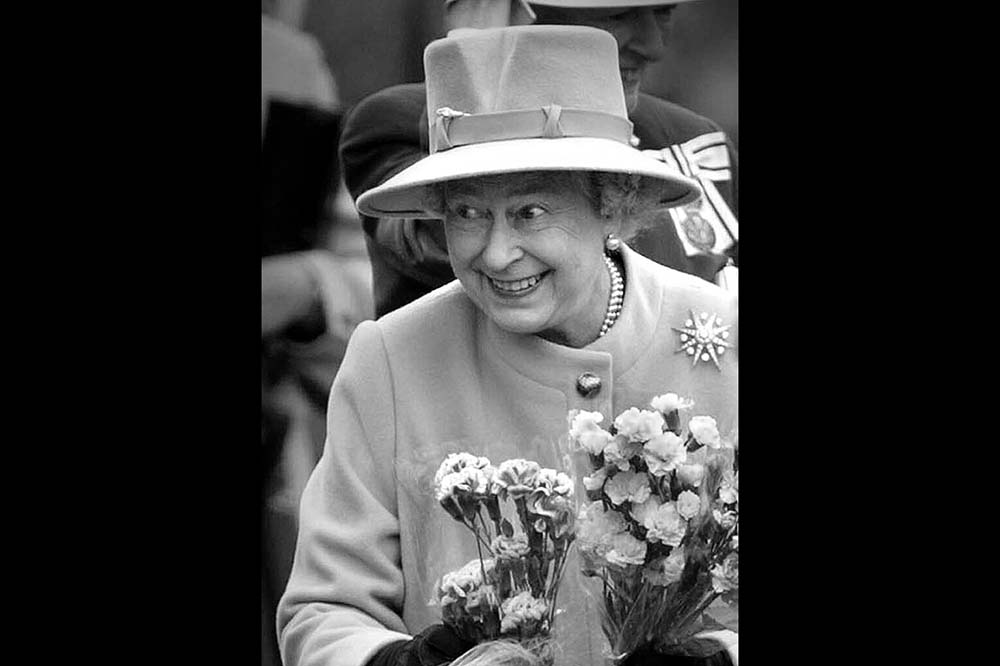 Queen Elizabeth II, a monarch bound by duty, dies at 96