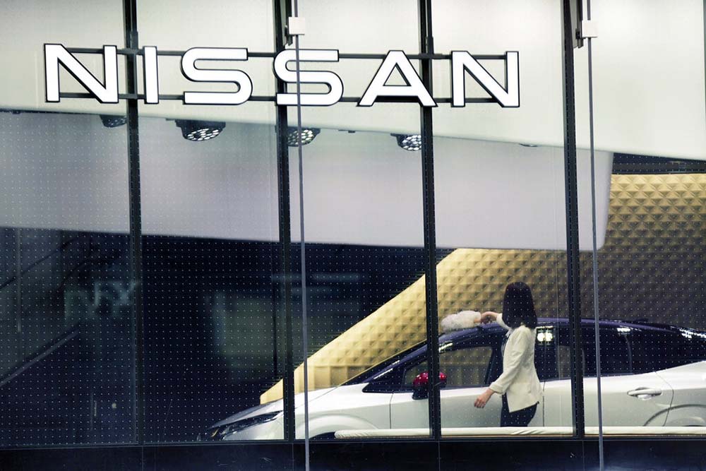 Nissan recall: Airbag can knock steering wheel emblem loose