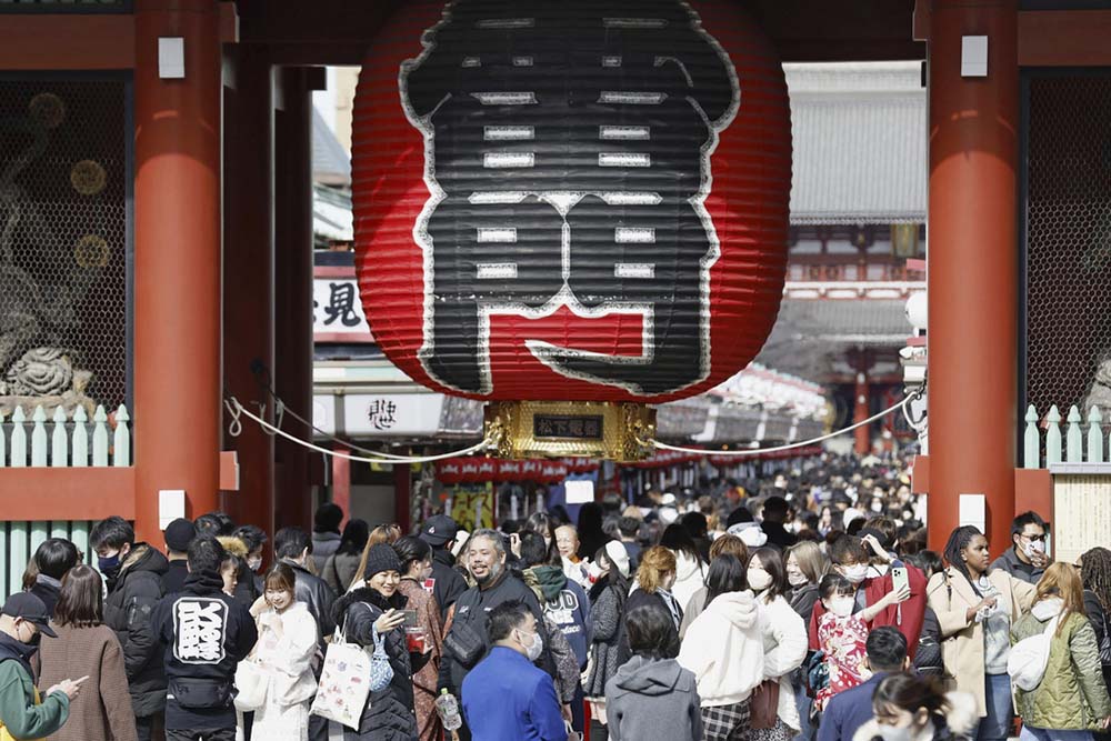 Japan revises GDP to nearly flat, showing fragile recovery