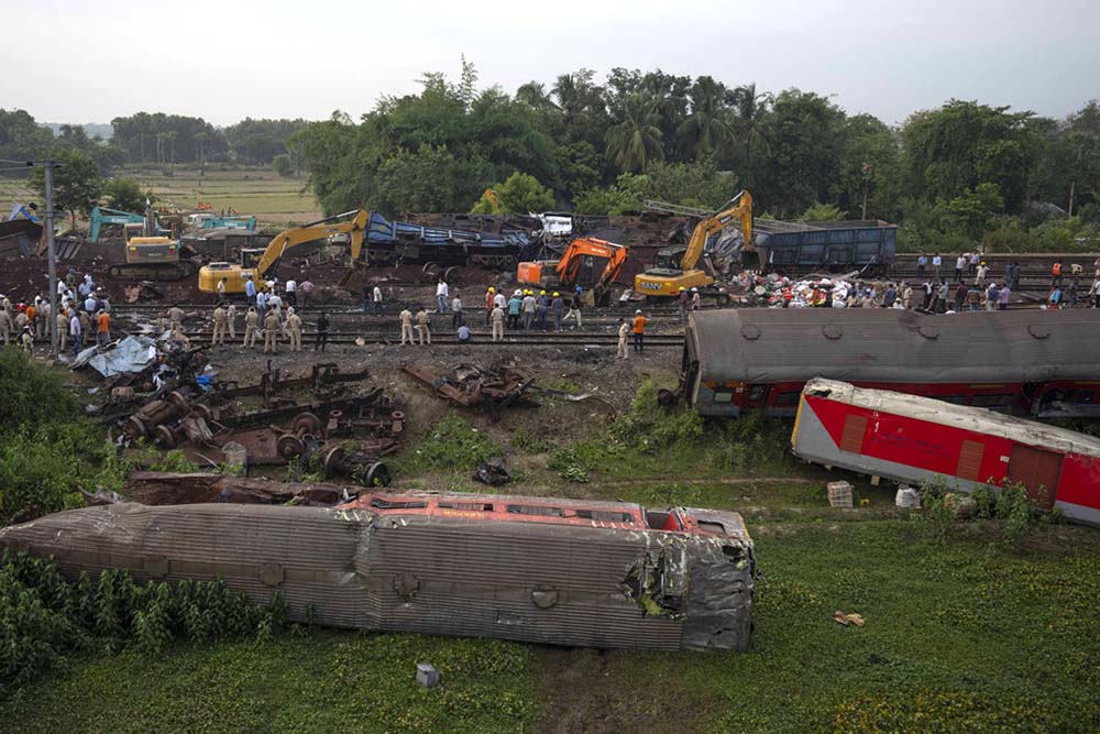 Signal system error led to crash that killed over 300 people says Indian railways official