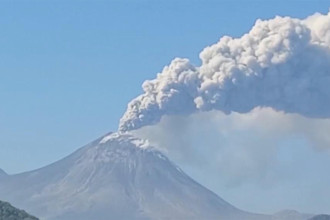 Airlines around Asia ground Bali flights after volcano erupts