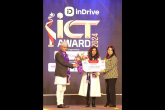 Bandana Sharma wins Ncell Woman ICON ICT Award for 2024