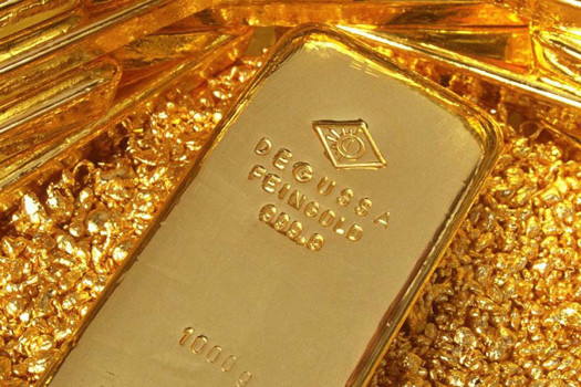 Gold climbs Rs 400 to trade at Rs 118,000