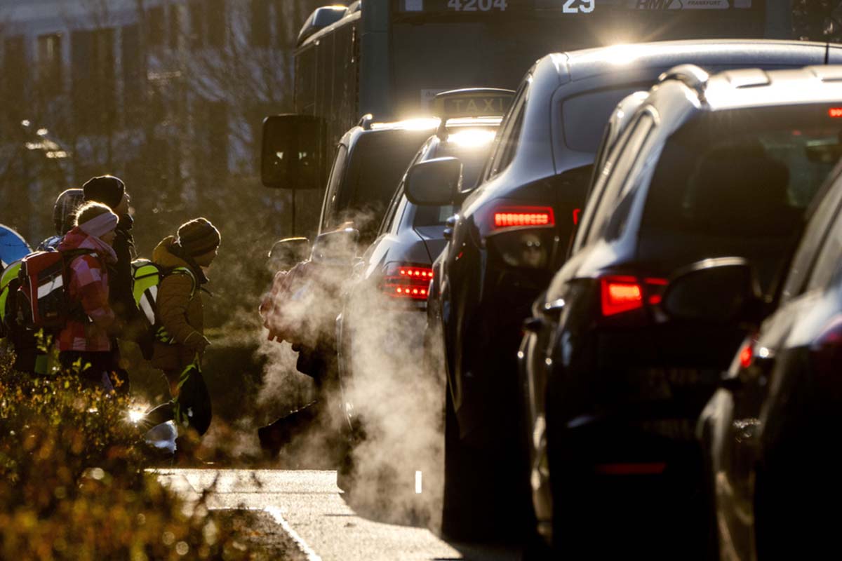 EU Cars’ CO2 emissions unchanged for 12 Years, zero-emission goal distant