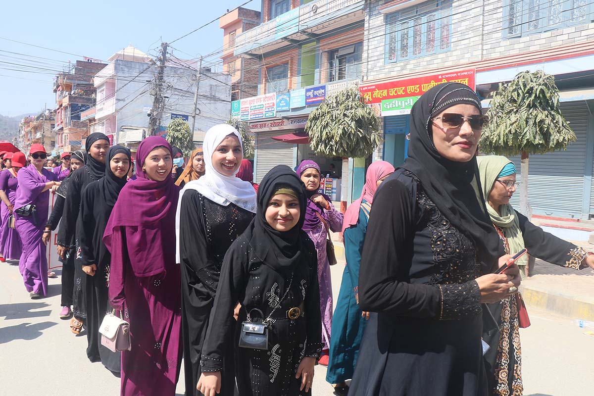 Mustang women sell agro products at Tanahun fair