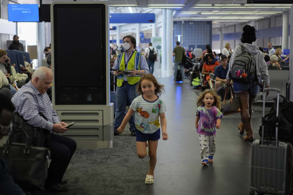 Tech outage latest: Airlines, others rush to get back on track after global tech disruption