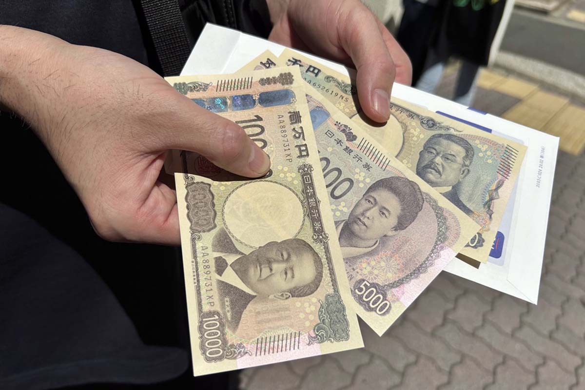 Yen,-Japan-banknotes,-Japan-currency-1720074641.jpg